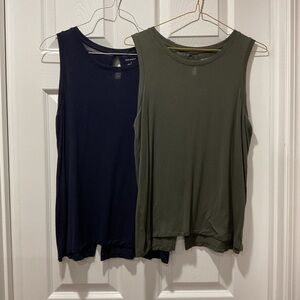 2 sleeveless tops green and navy blue keyhole and split in back S